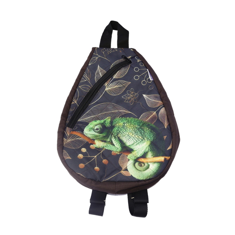 Malý batoh,popruhy přes obě ramena. Výška 34cm x 26 cm