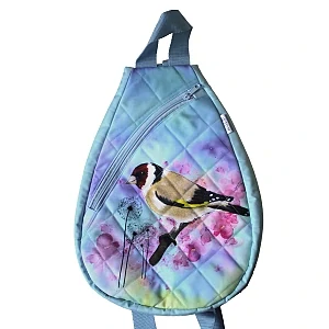 Malý batoh,popruhy přes obě ramena. Výška 34cm x 26 cm