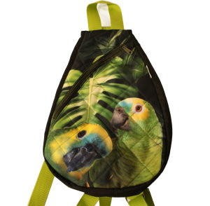 Malý batoh,popruhy přes obě ramena. Výška 34cm x 26 cm