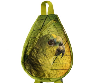 Malý batoh,popruhy přes obě ramena. Výška 34cm x 26 cm