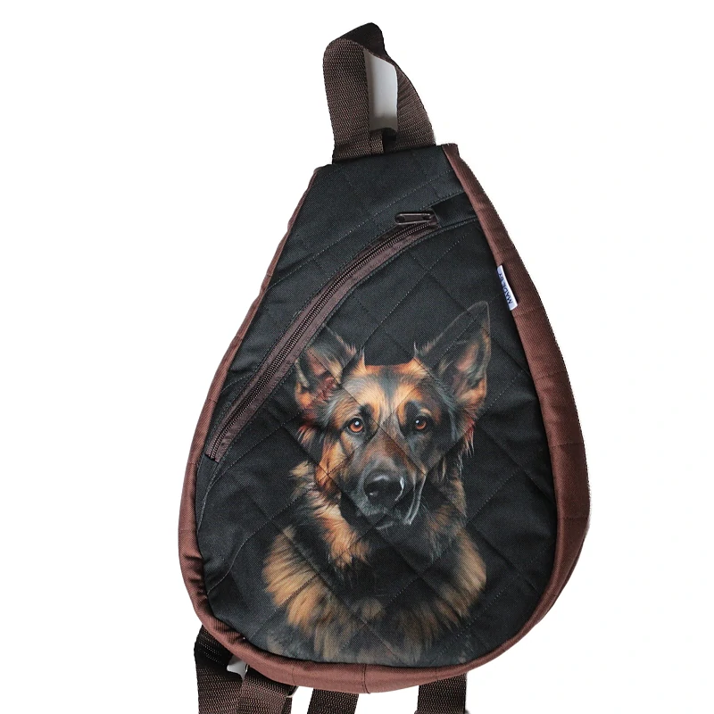 Malý batoh,popruhy přes obě ramena. Výška 34cm x 26 cm