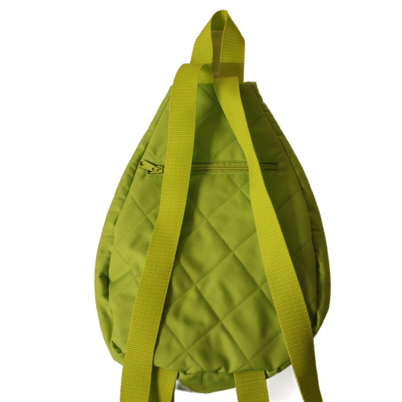 Malý batoh,popruhy přes obě ramena. Výška 34cm x 26 cm