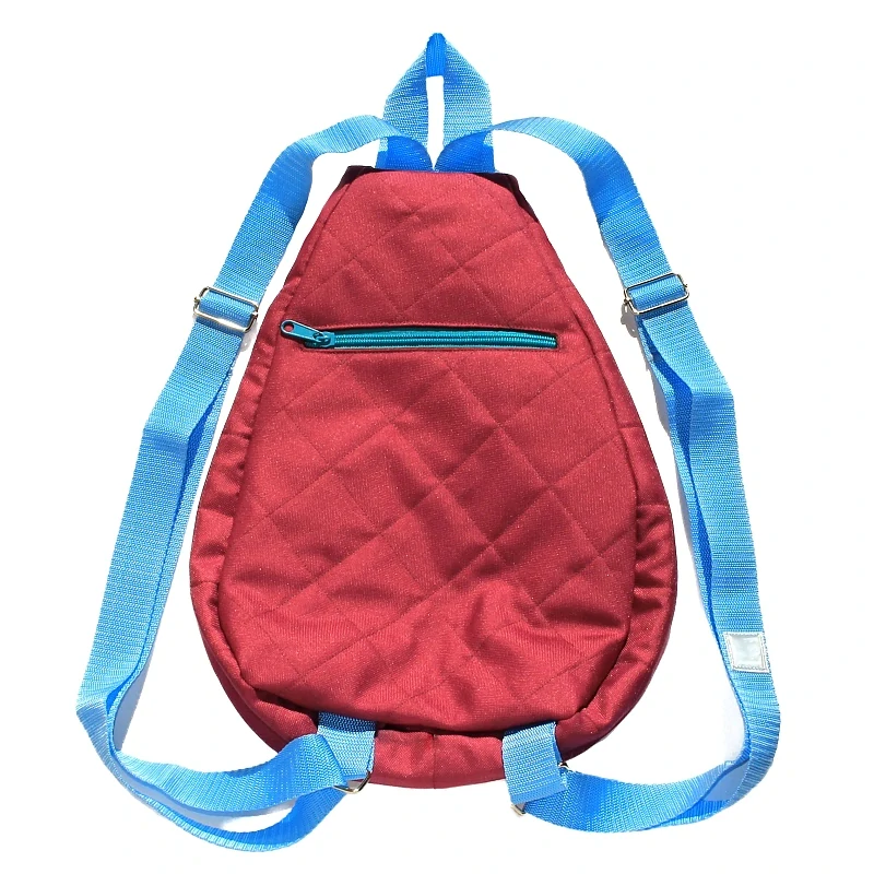 Malý batoh,popruhy přes obě ramena. Výška 34cm x 26 cm