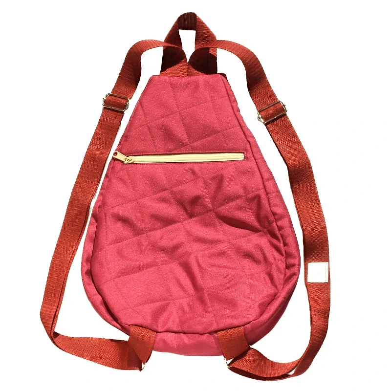 Malý batoh,popruhy přes obě ramena. Výška 34cm x 26 cm