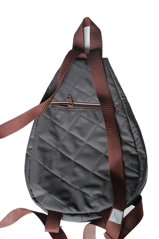Malý batoh,popruhy přes obě ramena. Výška 34cm x 26 cm