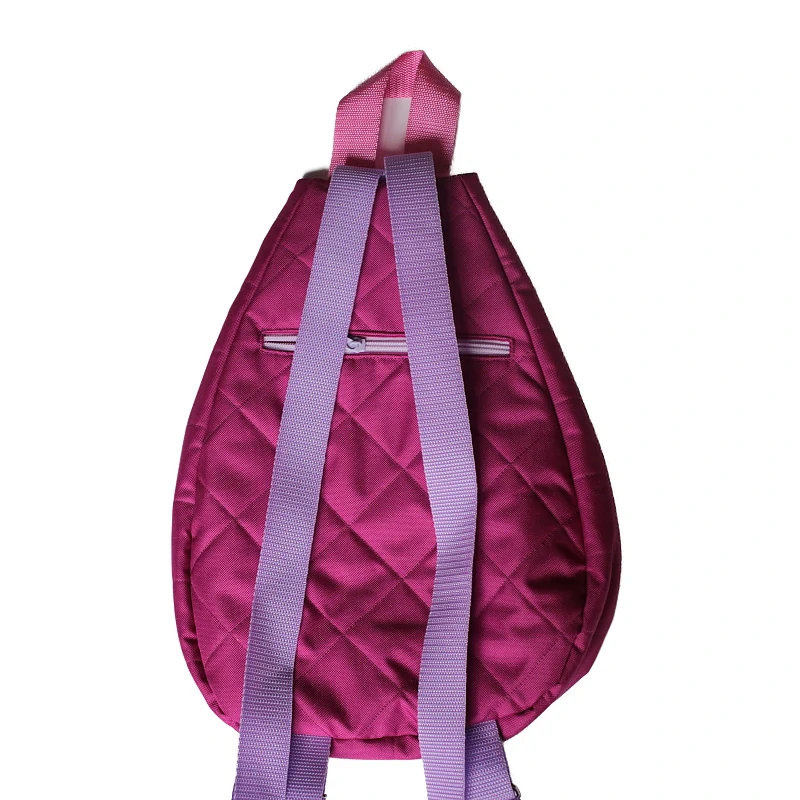 Malý batoh,popruhy přes obě ramena. Výška 34cm x 26 cm