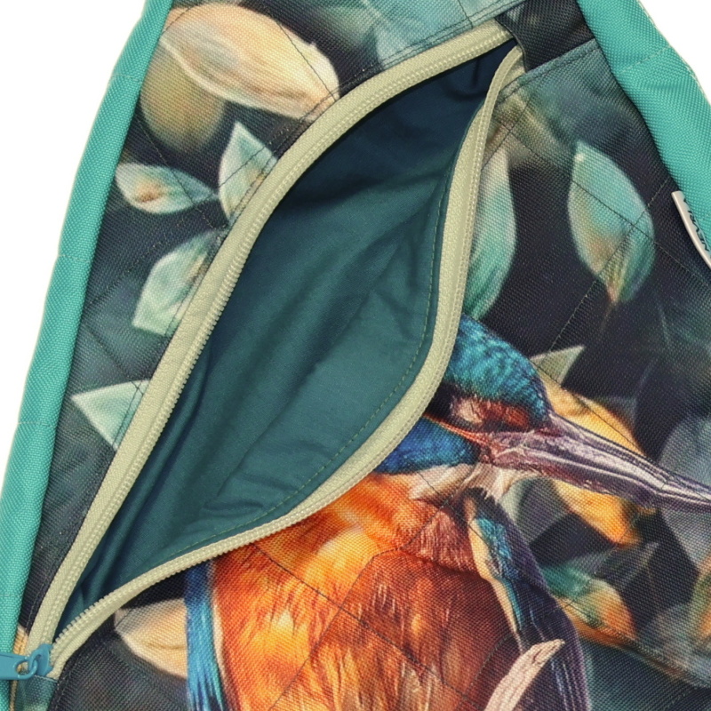 Malý batoh,popruhy přes obě ramena. Výška 34cm x 26 cm
