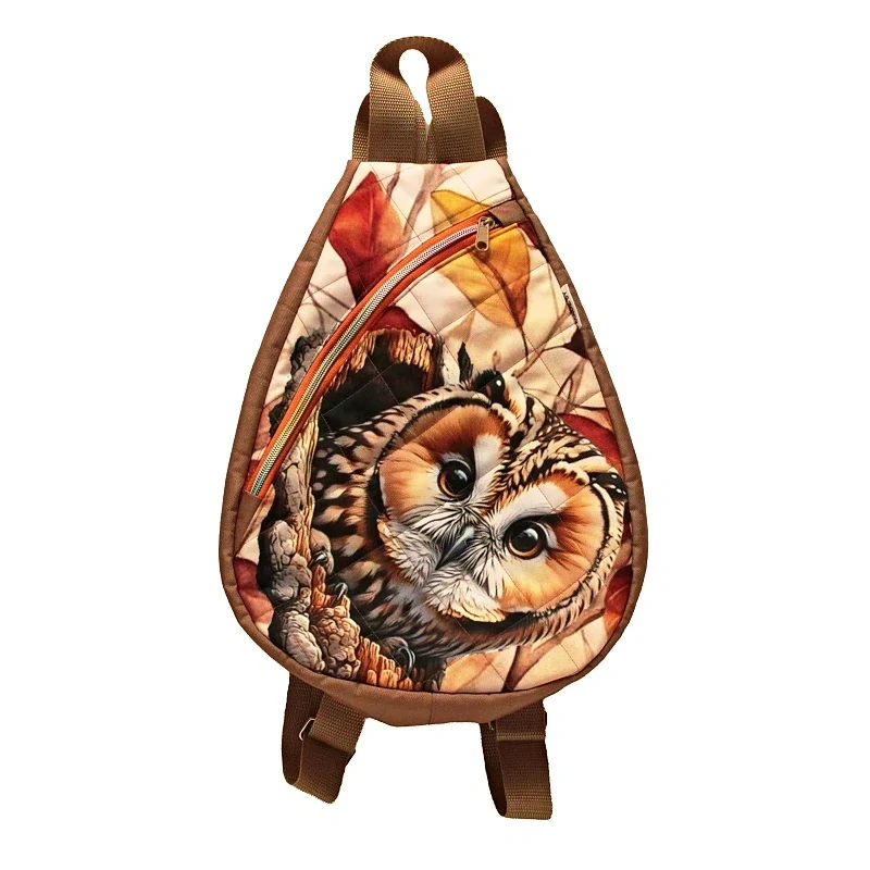 Malý batoh,popruhy přes obě ramena. Výška 34cm x 26 cm