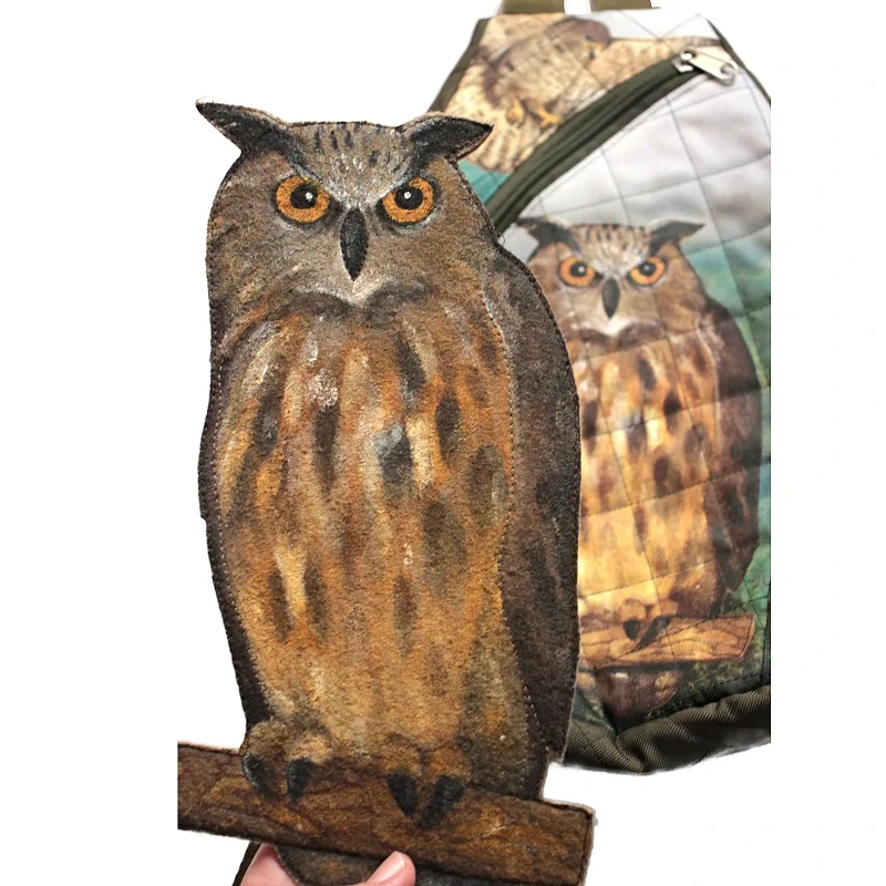 Malý batoh,popruhy přes obě ramena. Výška 34cm x 26 cm